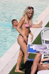 laura drzewicka in bikini 06.jpg