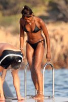 naomi campbell in bikini 01.jpg