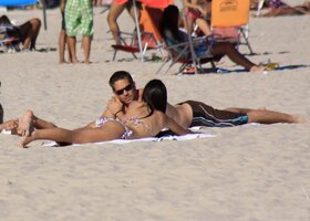 jordana brewster in bikini bianco 03.jpg