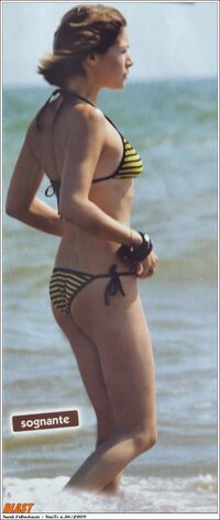 sarah felberbaum in bikini 03.jpg