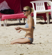 gwineth paltrow in bikini 21.jpg