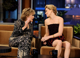 elizabeth banks al tonight show 07.jpg