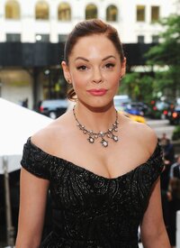 rose mcgowan al gala 07.jpg