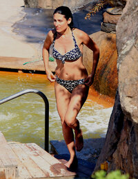 lisa edelstein in bikini 13.jpg