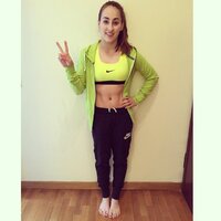 carlotta ferlito piedi nudi.jpg