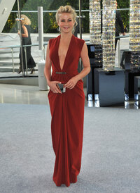 julianne hough al red carpet 02.jpg