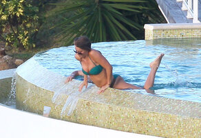 julianne hough in bikini  verde 30.jpg