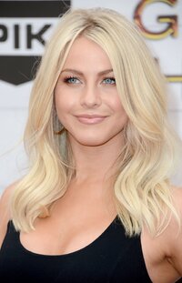 julianne hough al guys choice awards 08.jpg
