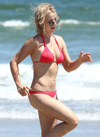julianne hough in bikini rosso 25.jpg