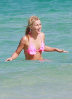 julianne hough in bikini rosa 30.jpg