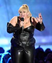 rebel wilson al mtv movie awards 02.jpg