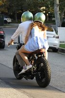 ana-de-armas-and-ben-affleck-out-riding-motorcyle-in-los-angeles-08-16-2020-9.jpg