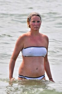 flavia vento in bikini 03.jpg