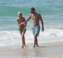 tara reid in bikini 14.jpg
