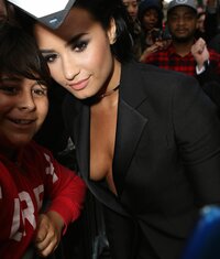 demi lovato al gala 24.jpg