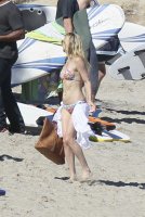 kate hudson in bikini 01.jpg