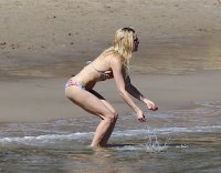 kate hudson in bikini 39.jpg