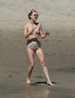 kate hudson in bikini 49.jpg