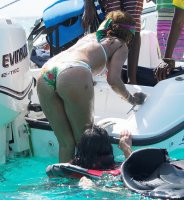 rihanna in bikini 19.jpg