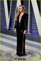 miley-cyrus-liam-hemsworth-vanity-fair-oscars-party-10.jpg