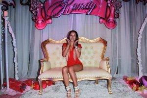 karrueche tran in sofa 06.jpg