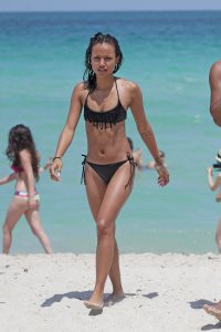 karrueche tran in bikini nero 31.jpg