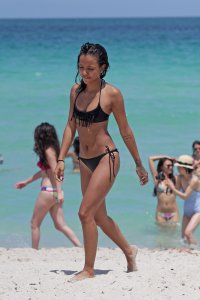 karrueche tran in bikini nero 35.jpg