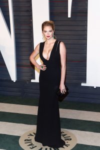 kate upton al oscar party 01.jpg