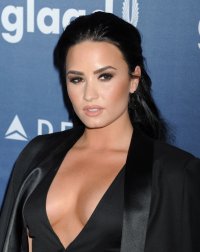 demi lovato al gala 21.jpg