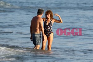 valeria golino al mare 02.jpg