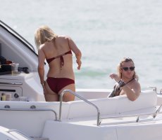 ellie goulding in bikini rosso 11.jpg