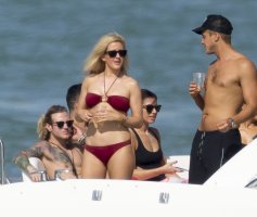 ellie goulding in bikini rosso 30.jpg