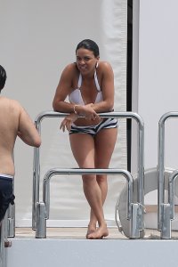 michelle rodriguez in yacht 09.jpg