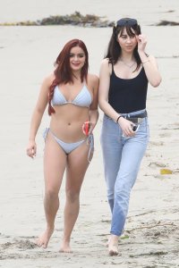 ariel winter in bikini 07.jpg