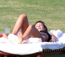 jessica alba in sunbath 08.jpg