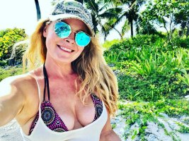 tami erin in top 01.jpg