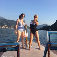 amy schumer in vacanza 01.jpg