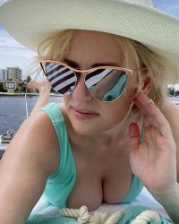 rebel wilson in straglio 02.jpg
