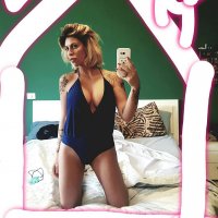 angela viviani a letto 02.jpg