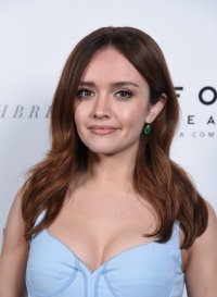 olivia cooke al gala 07.jpg