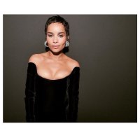 zoe kravitz in nero 03.jpg