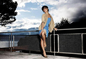 Ambra-Angiolini-hot-gambe-capelli-corti-31-gennaio-2012-1.jpg