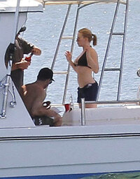 scarlett_johansson_boyfriend_valentines_day_cruise_hawaii_2.jpg