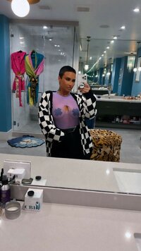 ddlovato_20220402_6.jpg