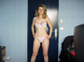 Sandrine 35 anni esibizionista francese- (78).JPG