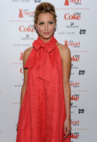 63532_MCFan_for_celeblounge10_02_201100_00_11_122_143lo.jpg