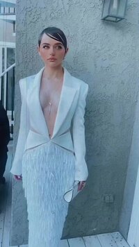 720full-joey-king.jpg