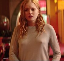 Ellie-Bamber (2).jpg