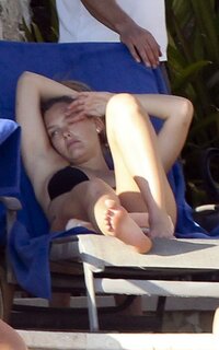 Bar-Refaeli-Feet-304521.jpg