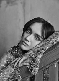 olivia-cooke-harper-s-bazaar-uk-winter-2022-6.jpg